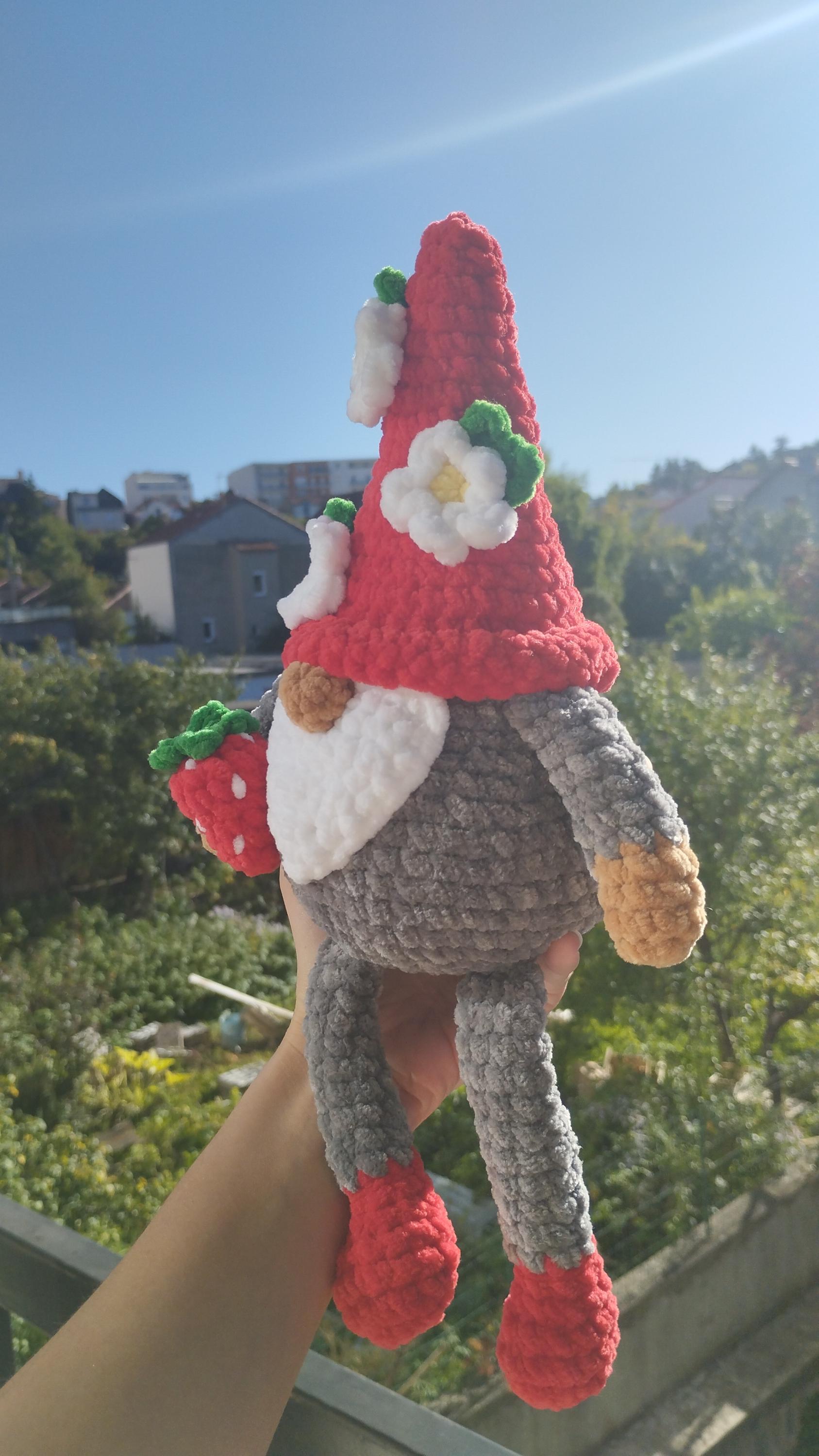 Peluche lutin au crochet