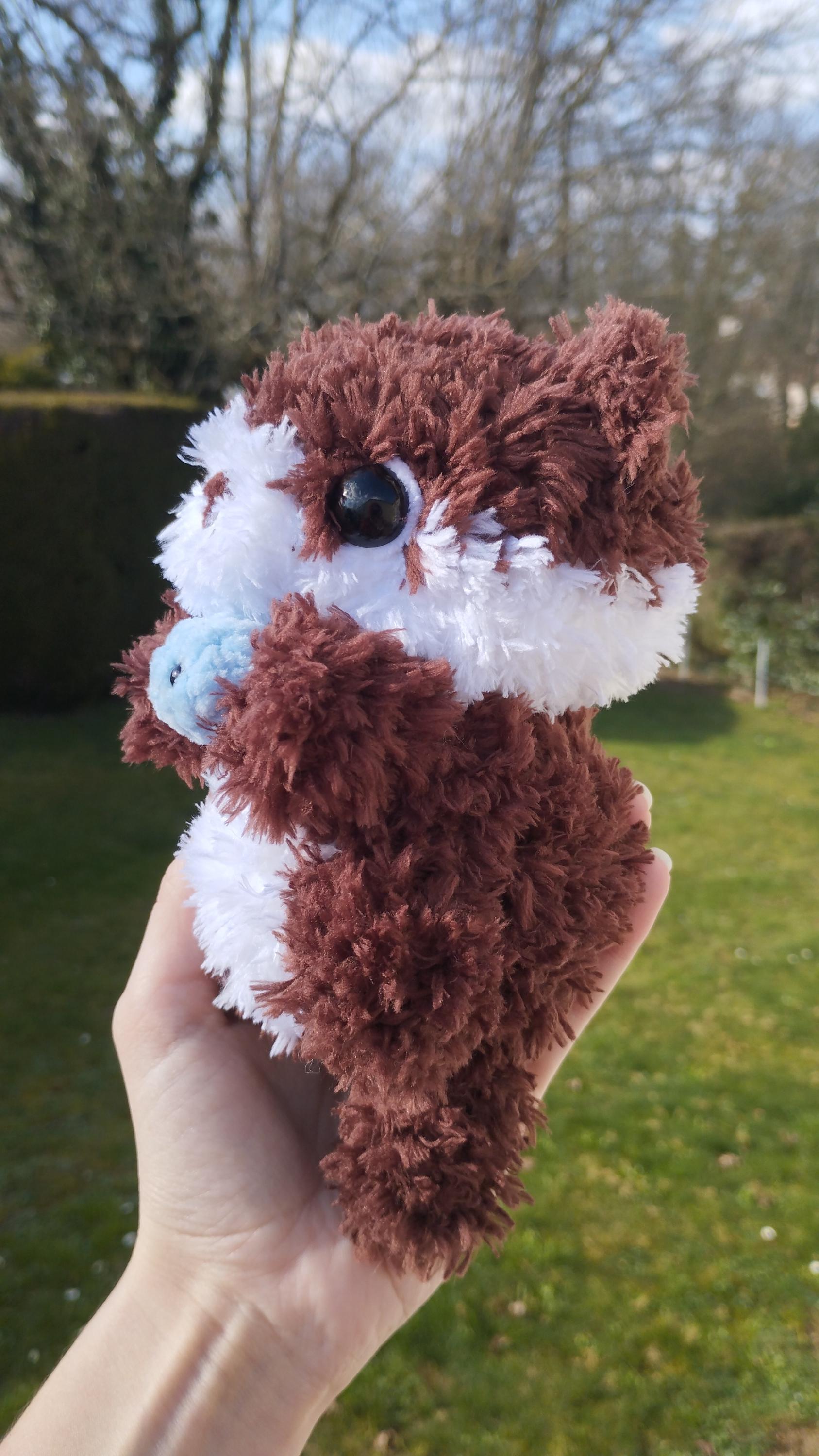 Peluche loutre fluffy au crochet