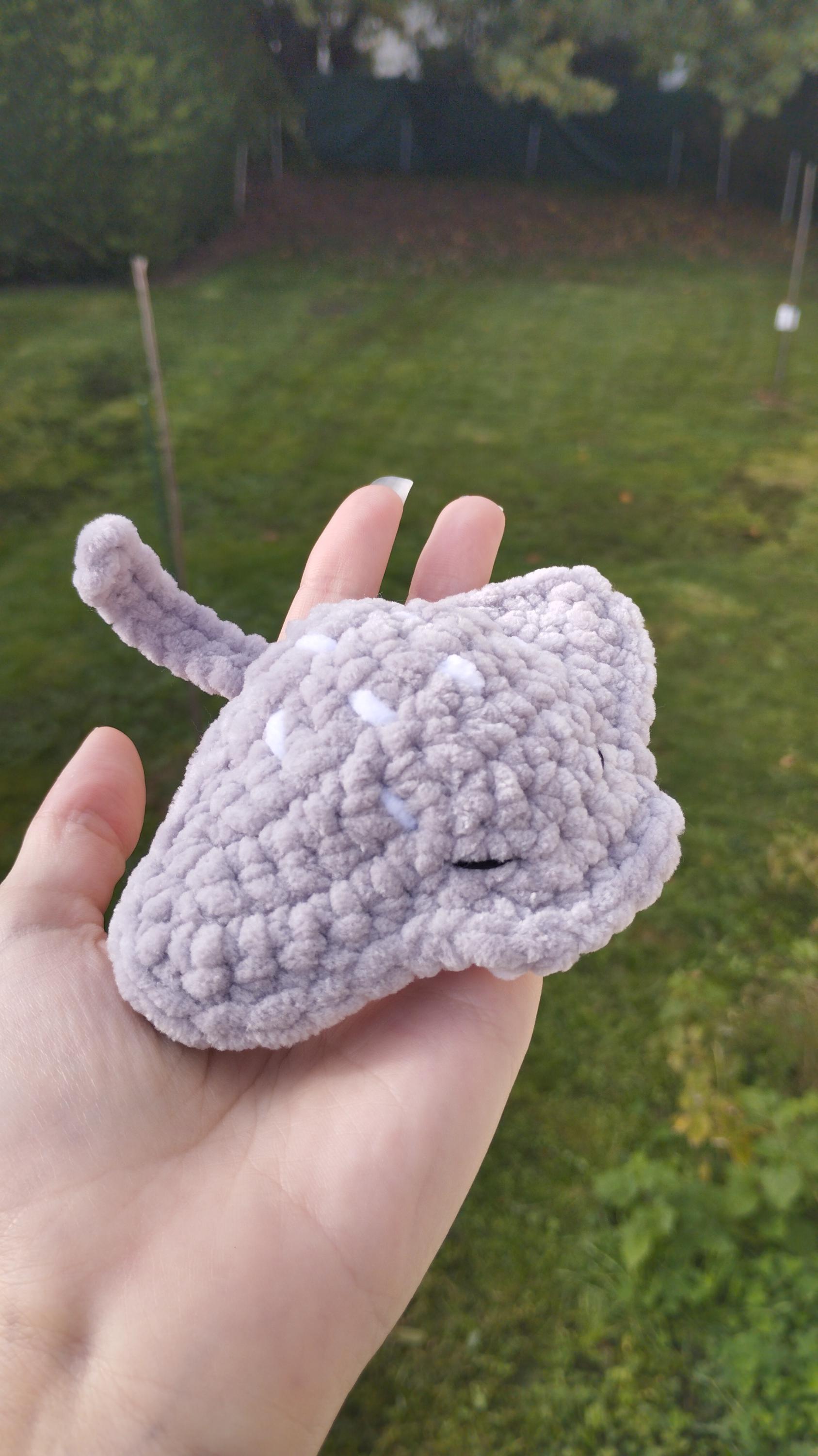Peluche raie au crochet