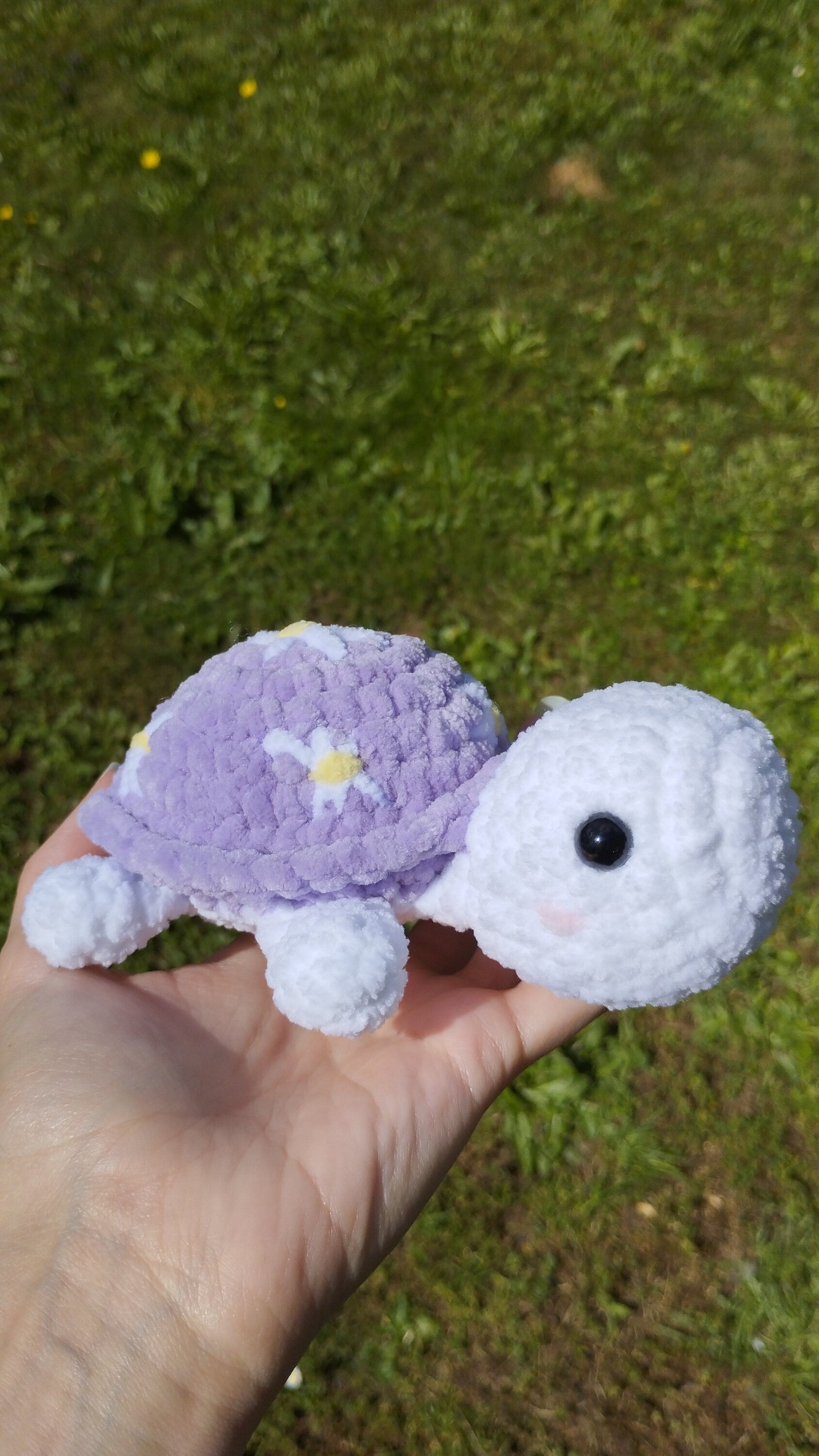 Peluche tortue fleur au crochet