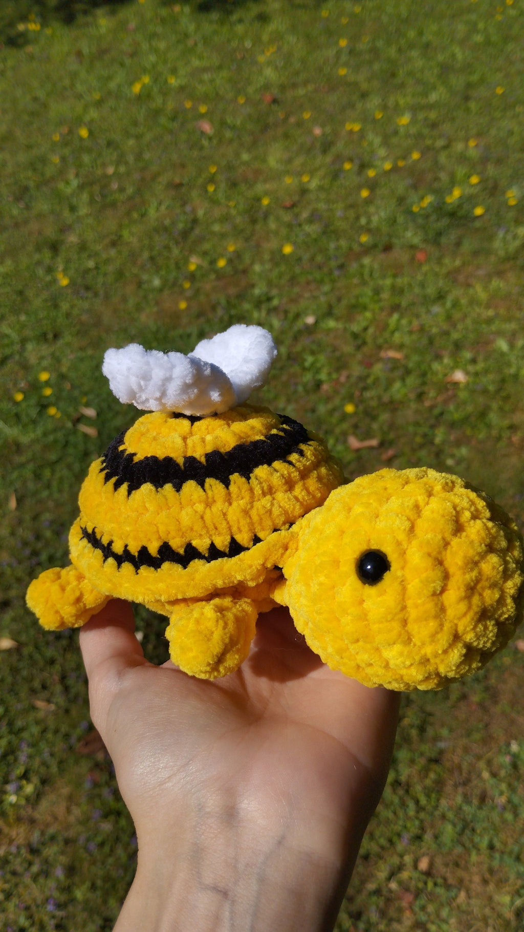 Peluche tortue abeille au crochet
