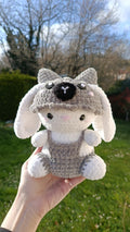 Peluche lapin déguisé en loup au crochet