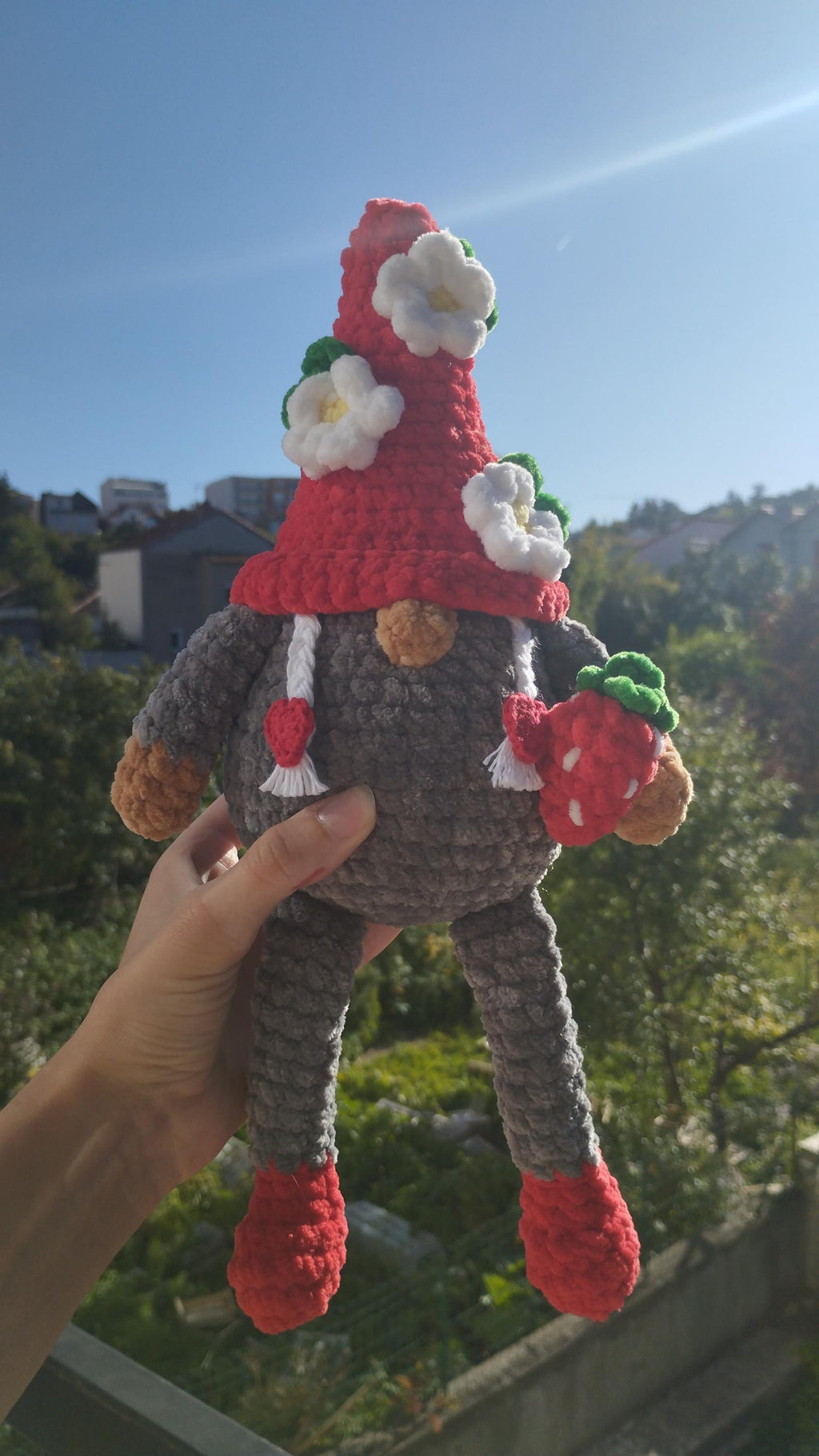Peluche lutin au crochet