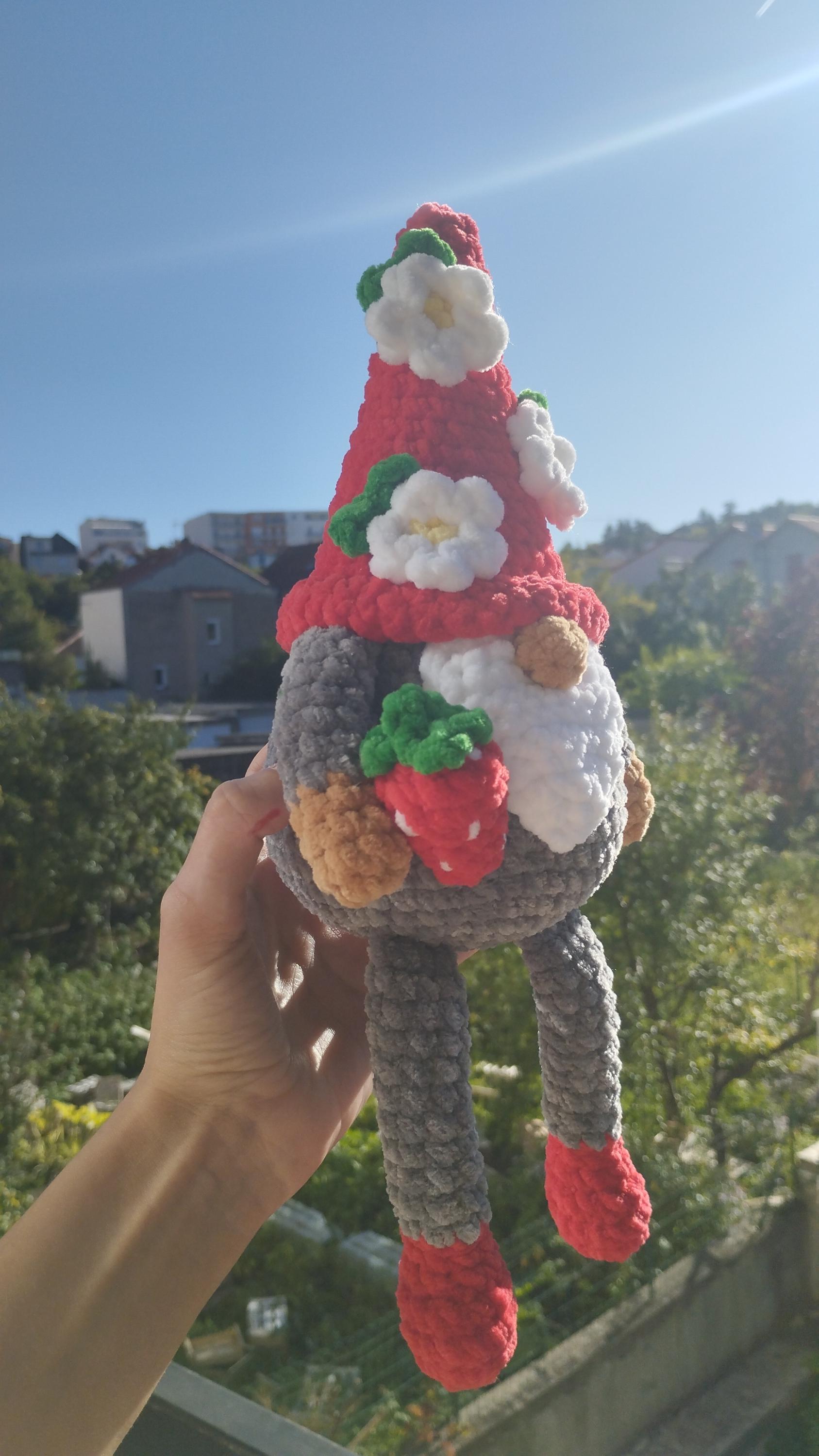 Peluche lutin au crochet