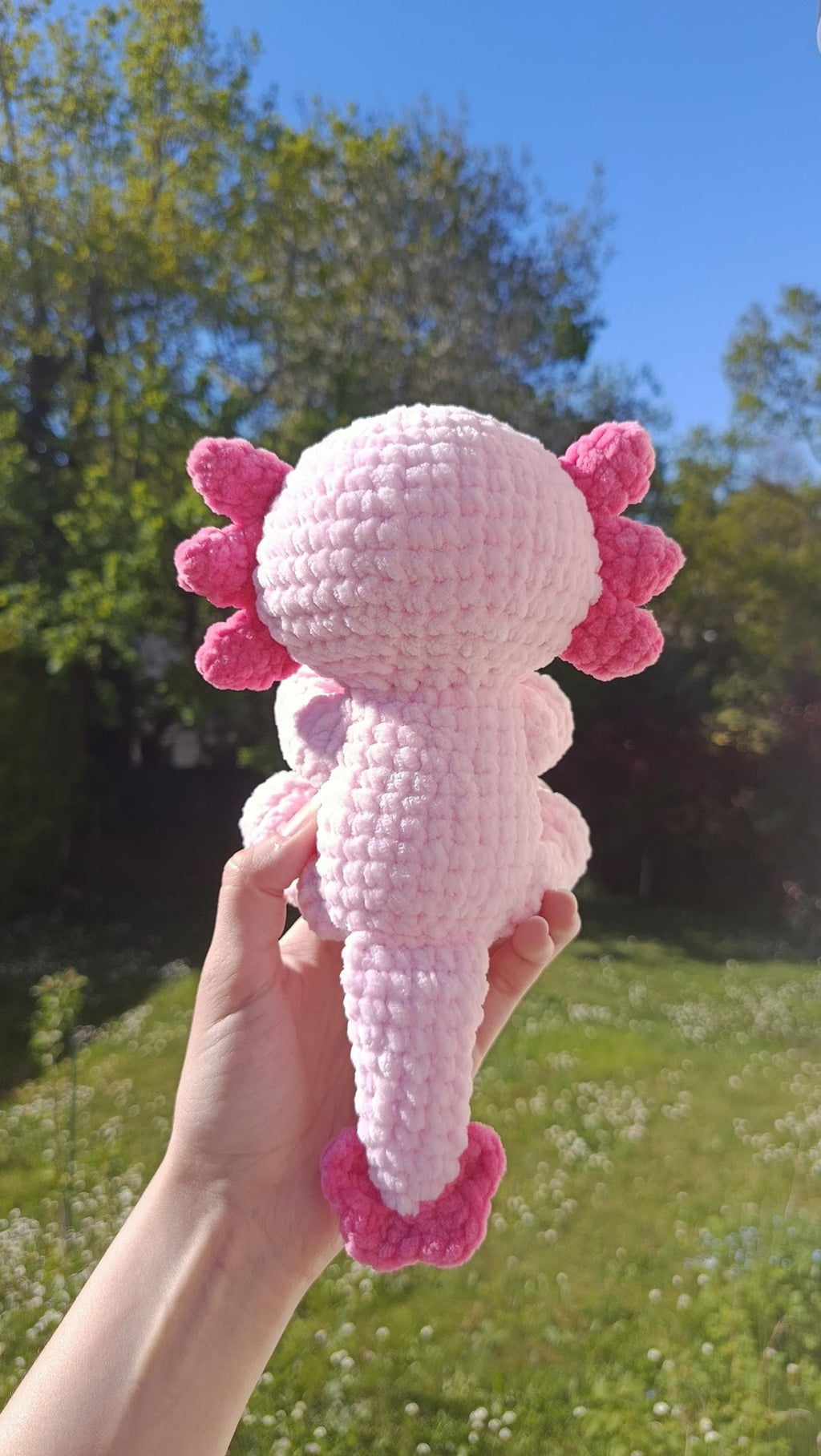 Peluche axolotl cœur au crochet