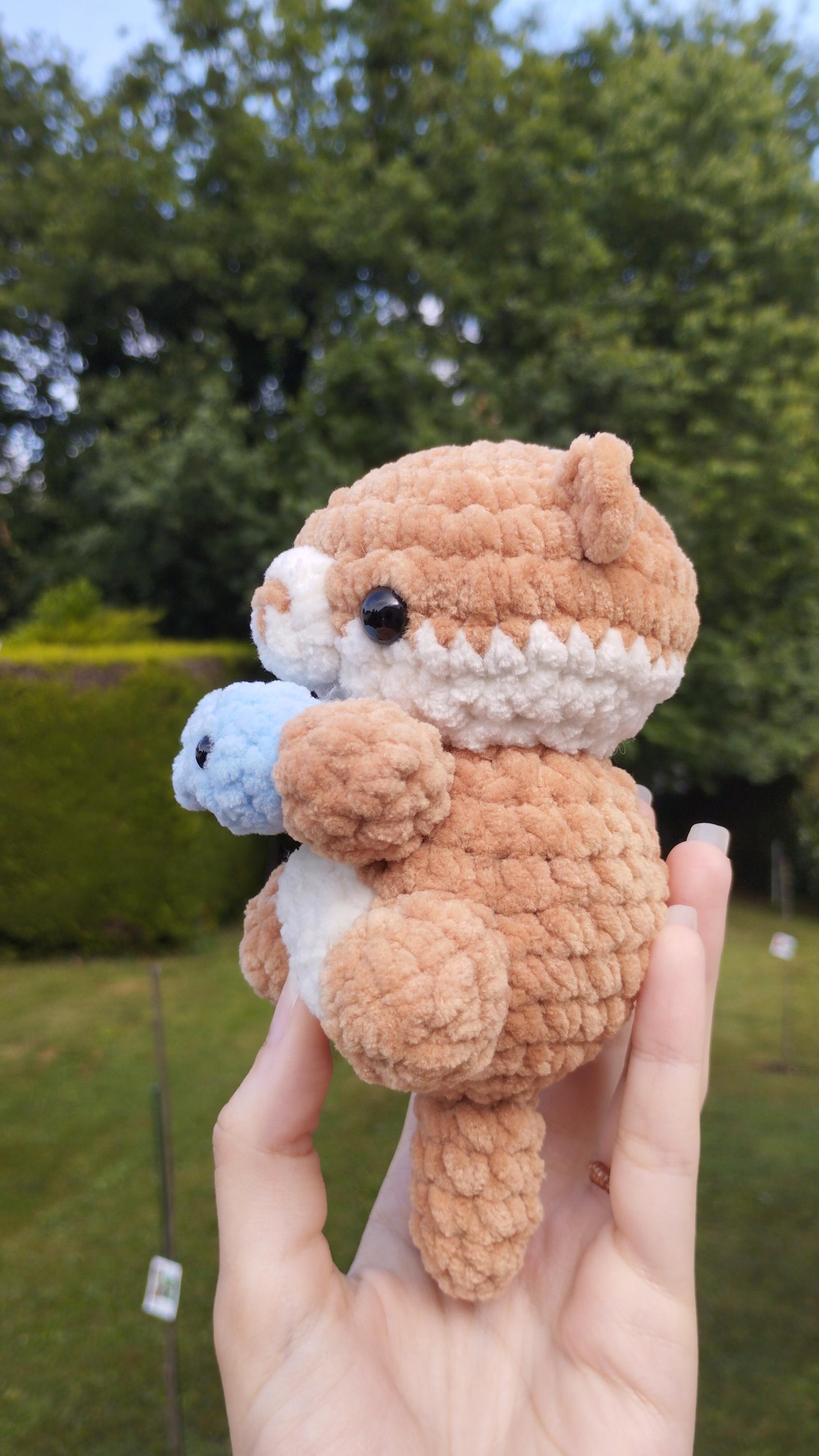 Peluche loutre au crochet