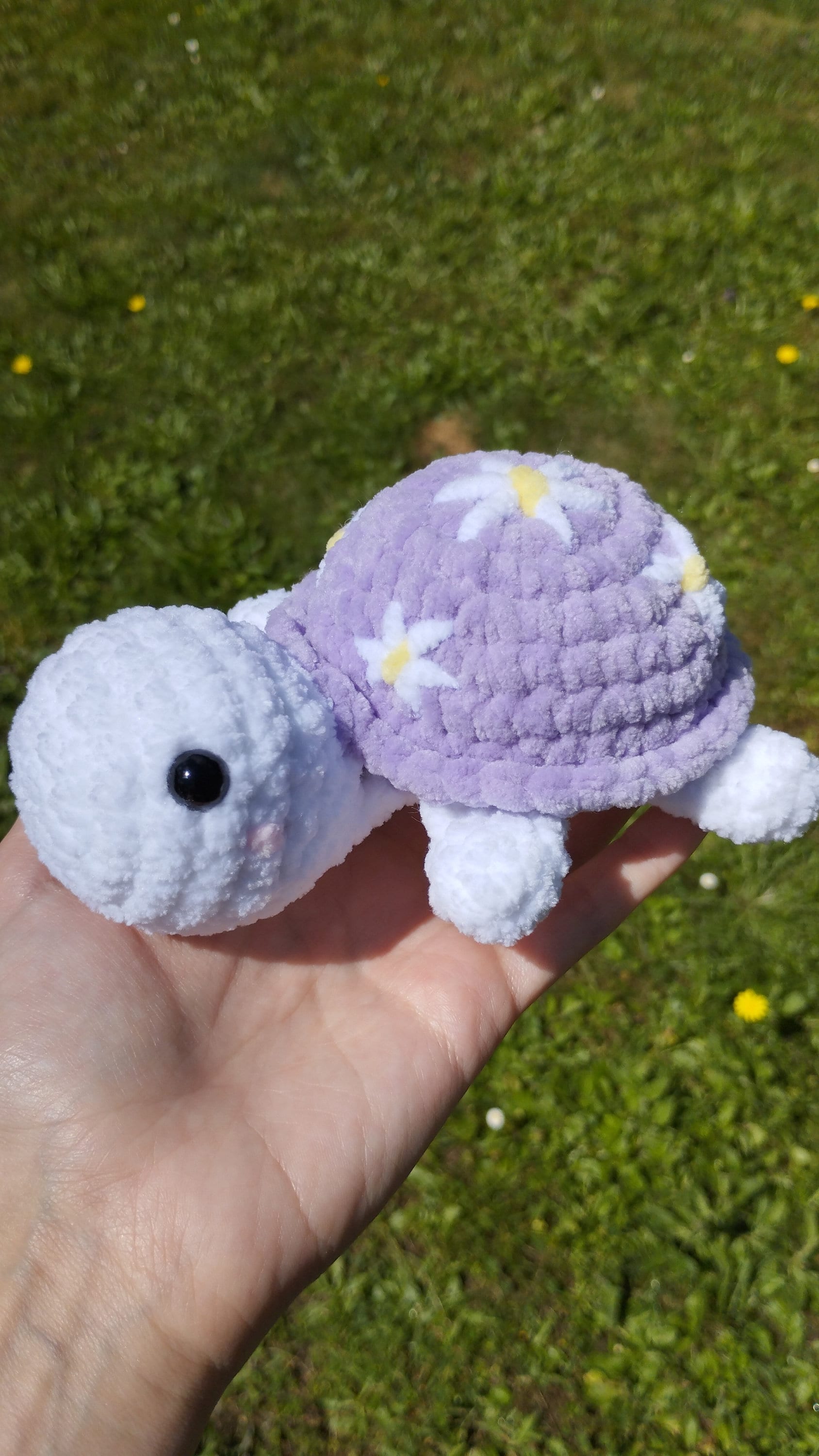 Peluche tortue fleur au crochet