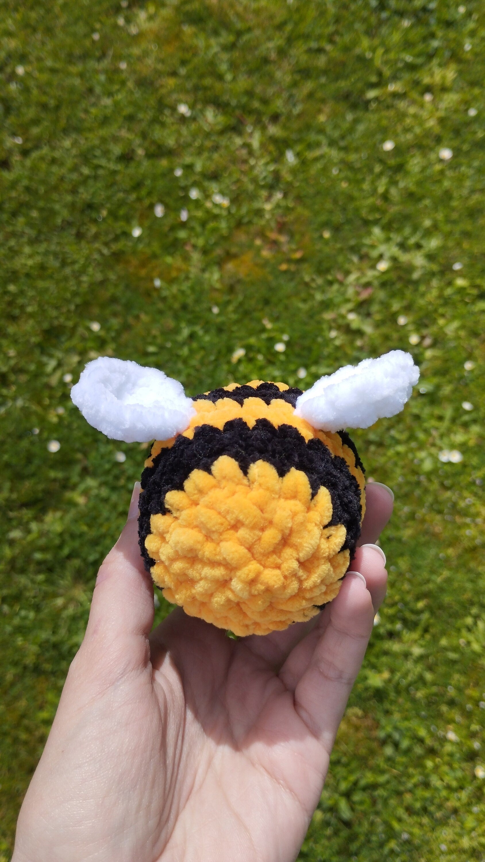 Peluche abeille personnalisable au crochet