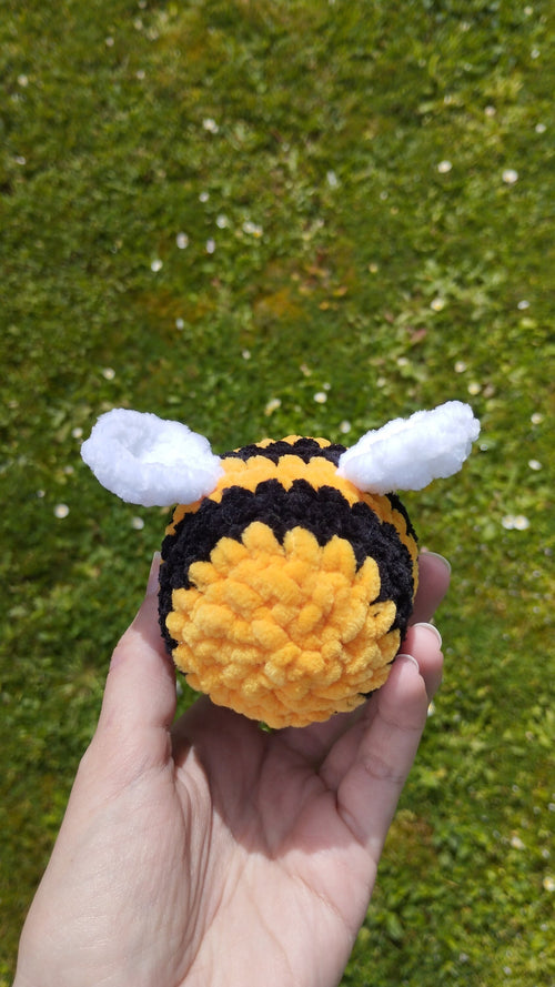 Peluche abeille personnalisable au crochet