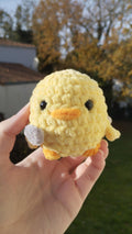 Peluche canard avec son couteau au crochet