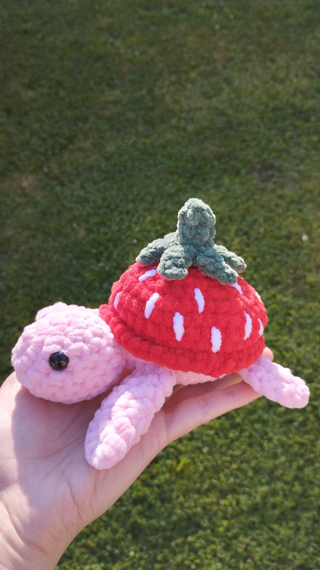 Peluche tortue fraise