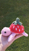 Peluche tortue fraise