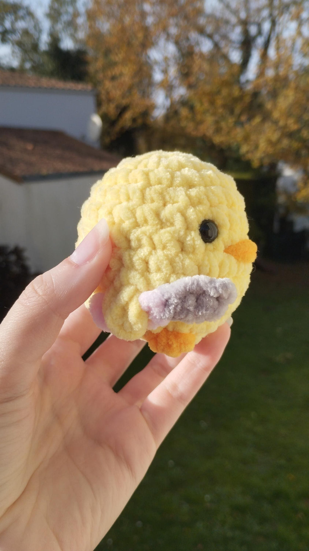 Peluche canard avec son couteau au crochet