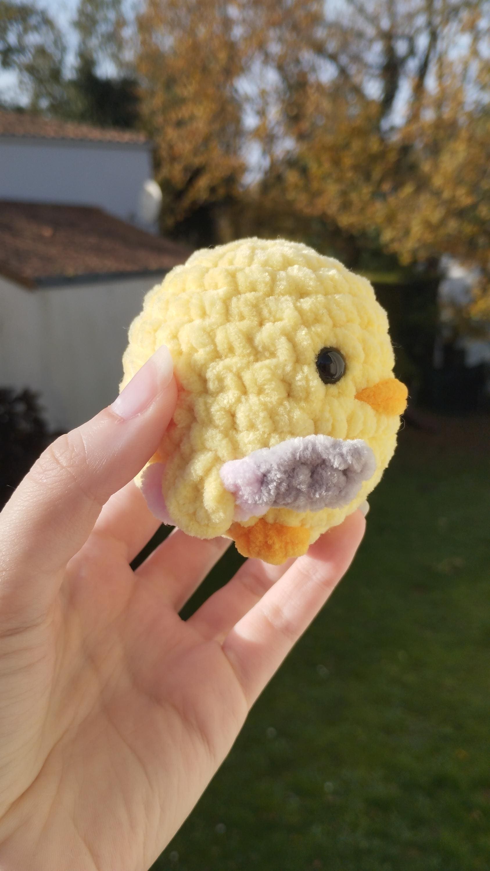 Peluche canard avec son couteau au crochet