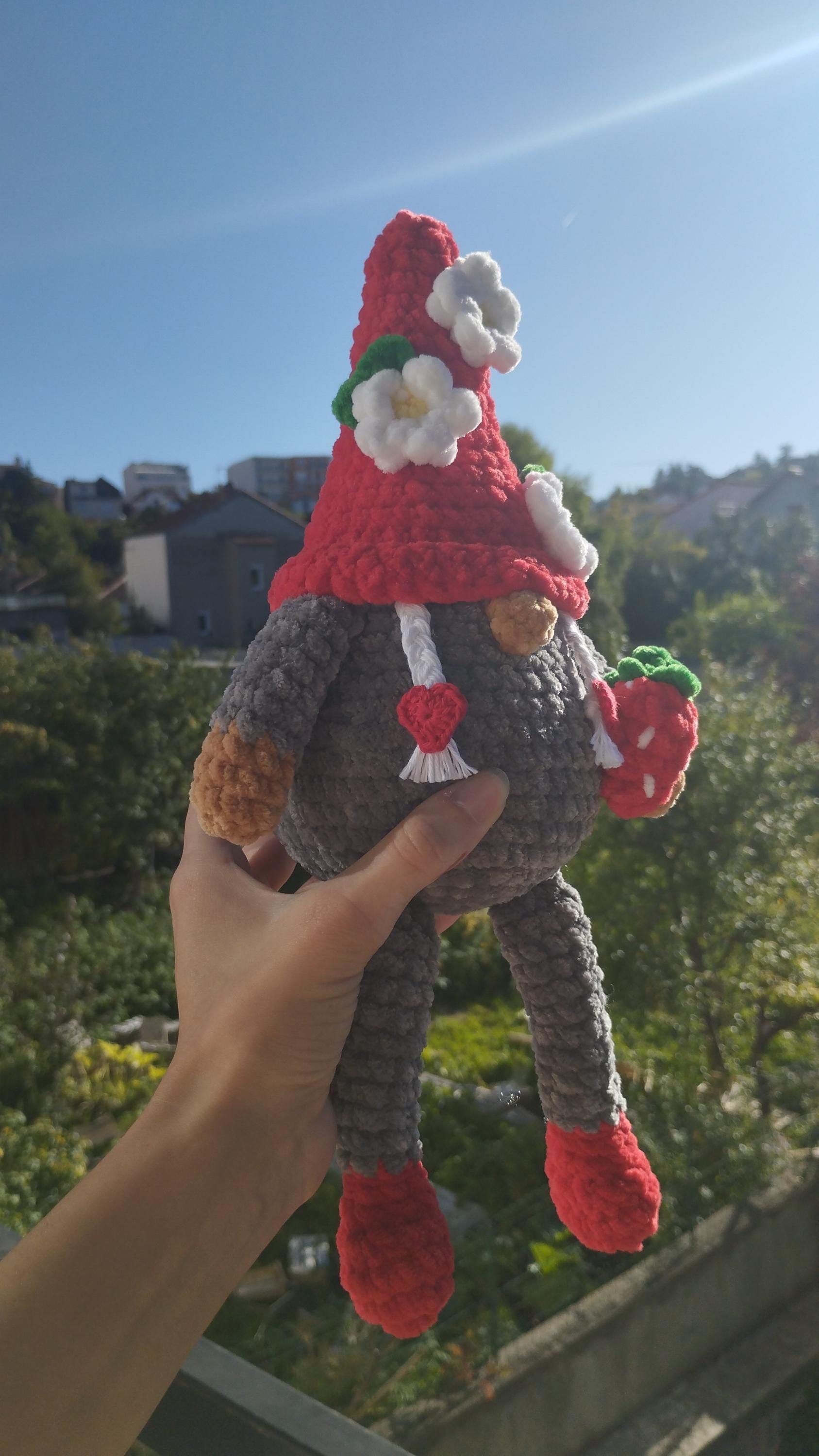 Peluche lutin au crochet