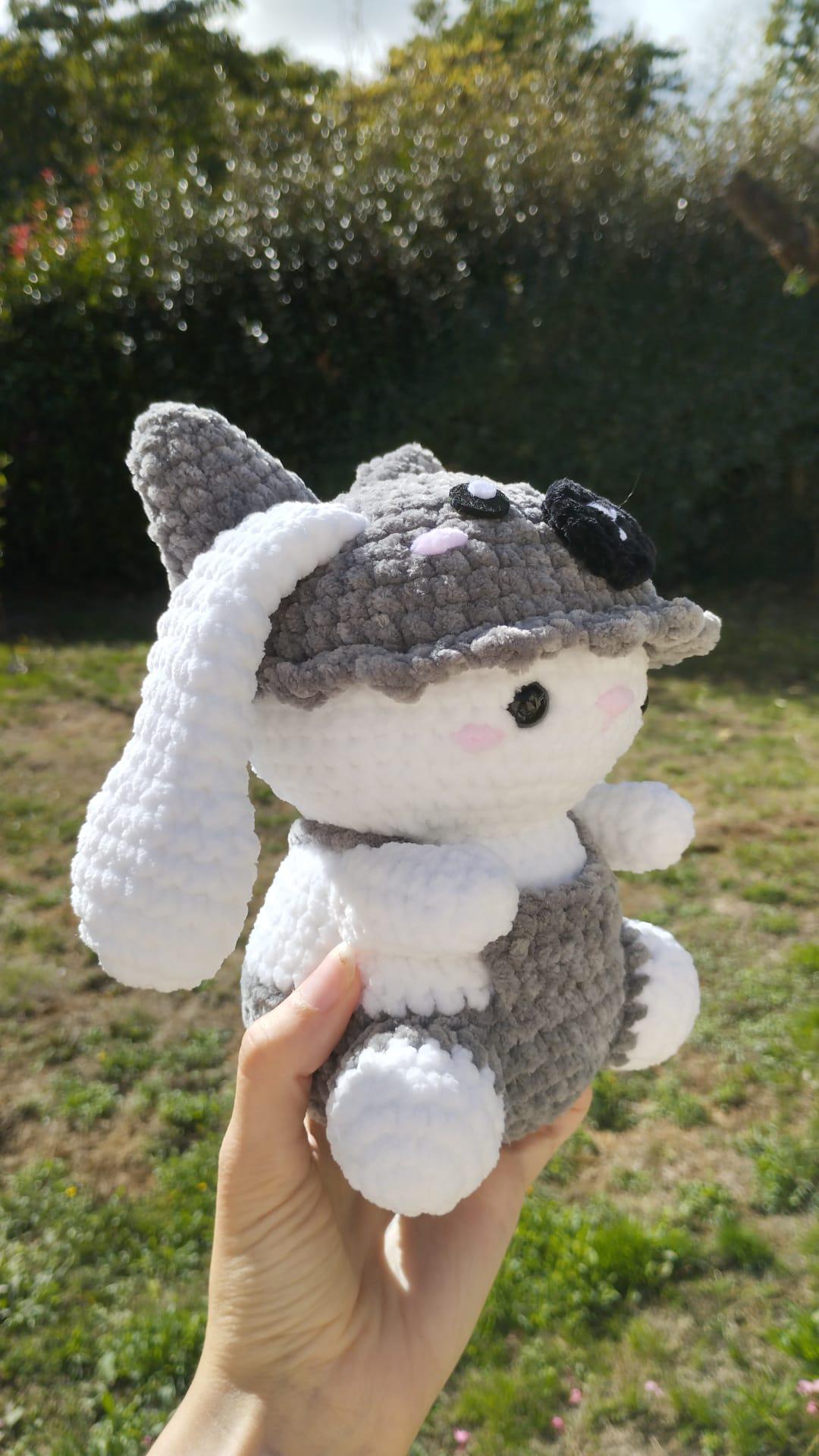 Patron lapin déguisé en loup au crochet