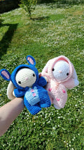 Peluche lapin avec son pyjama personnalisable au crochet