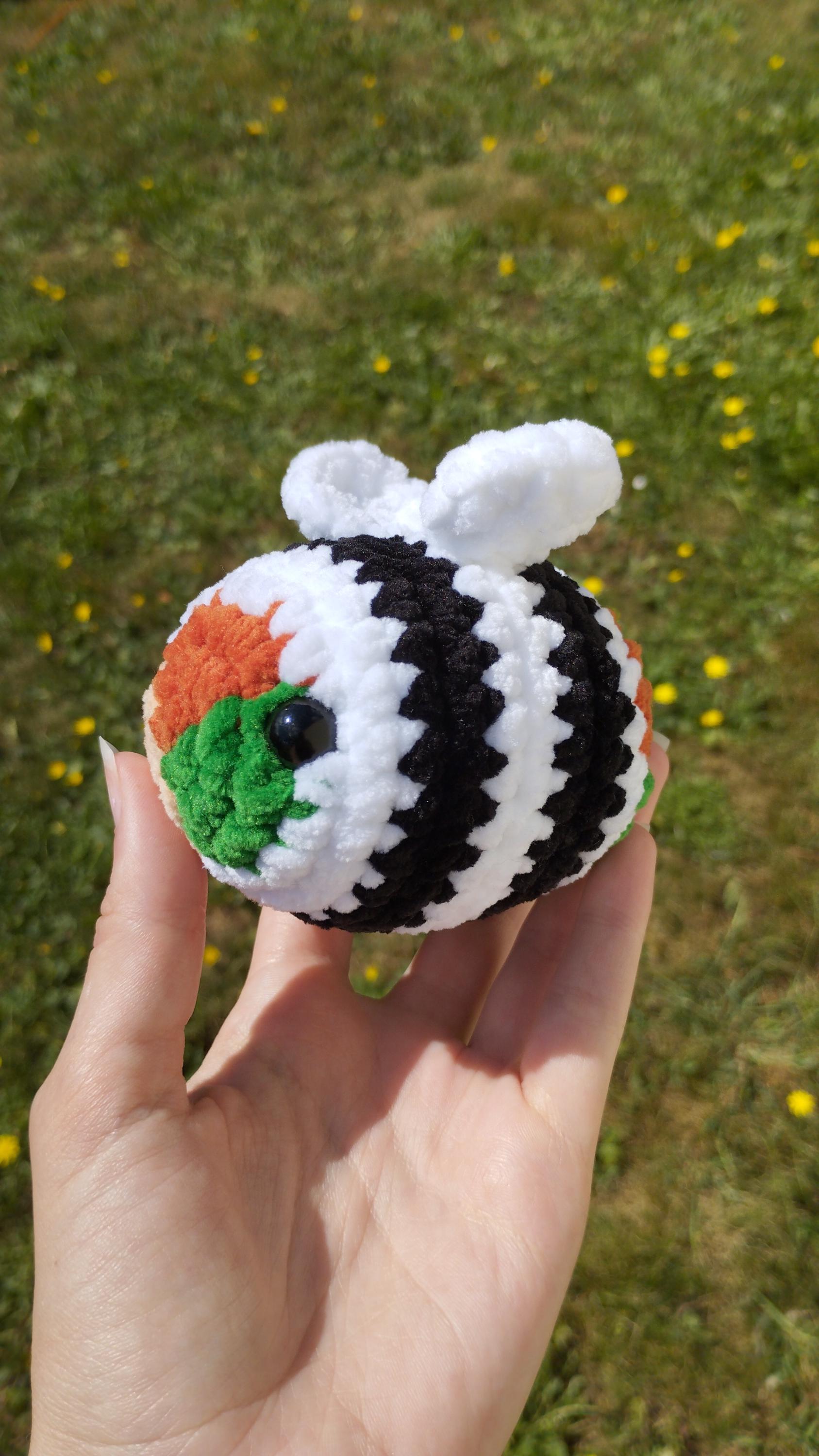 Peluche abeille maki au crochet