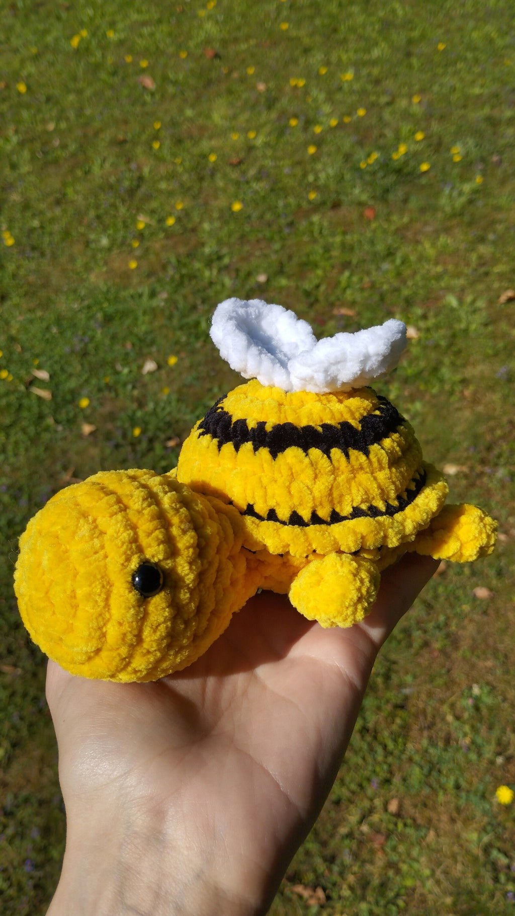 Peluche tortue abeille au crochet