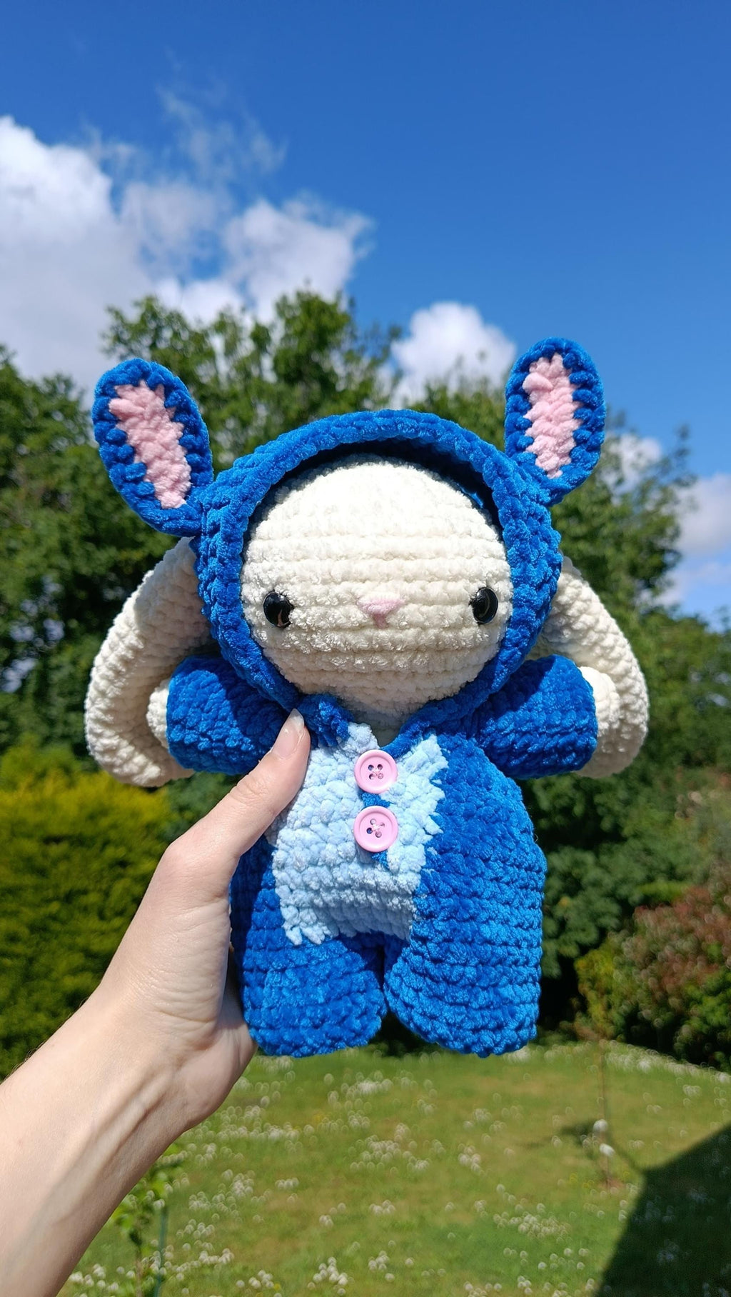 Peluche lapin avec son pyjama personnalisable au crochet