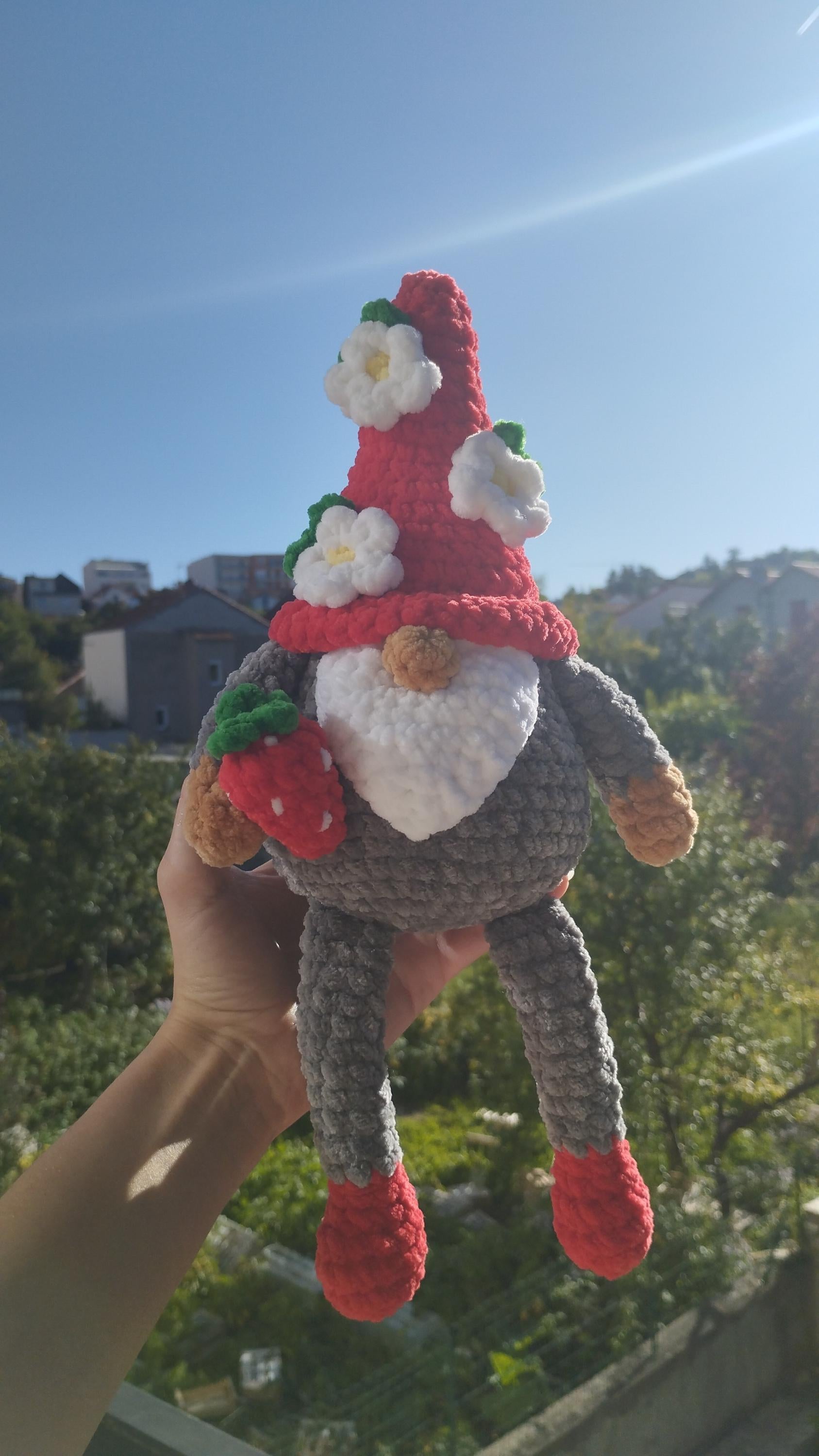 Peluche lutin au crochet