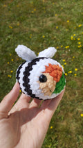 Peluche abeille maki au crochet
