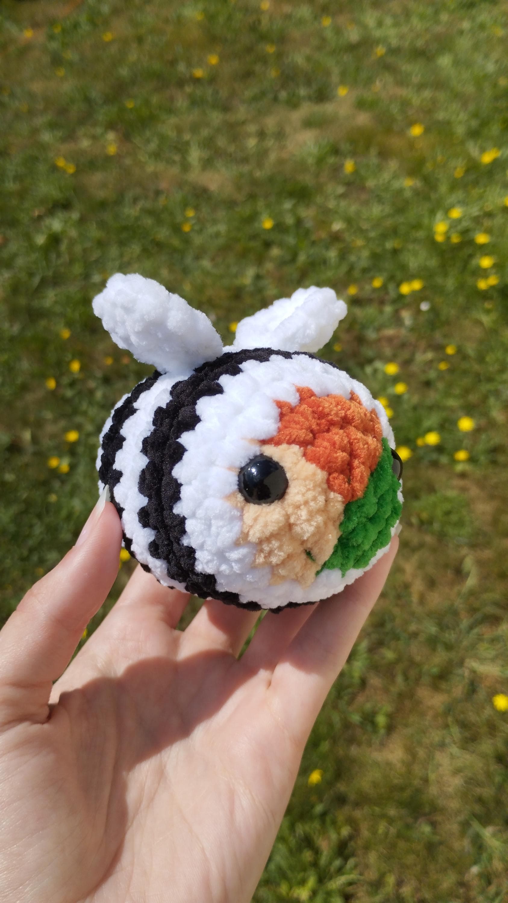 Peluche abeille maki au crochet