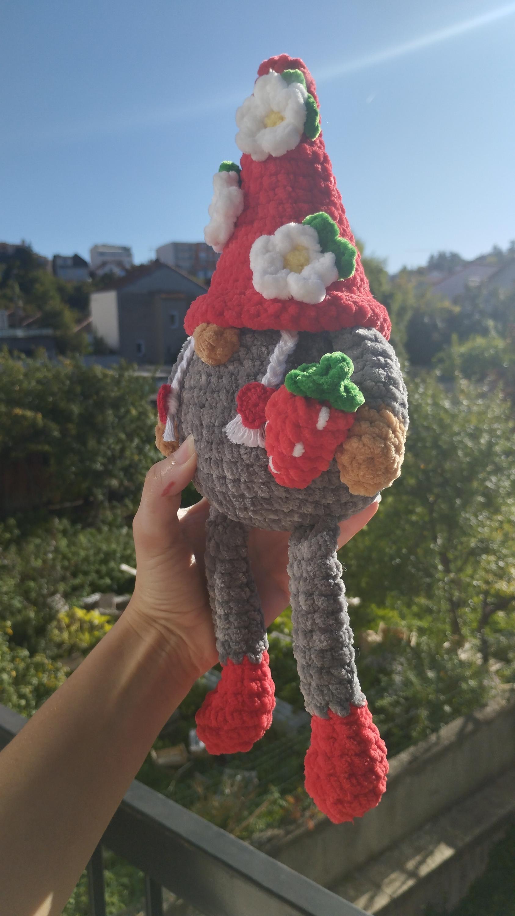 Peluche lutin au crochet