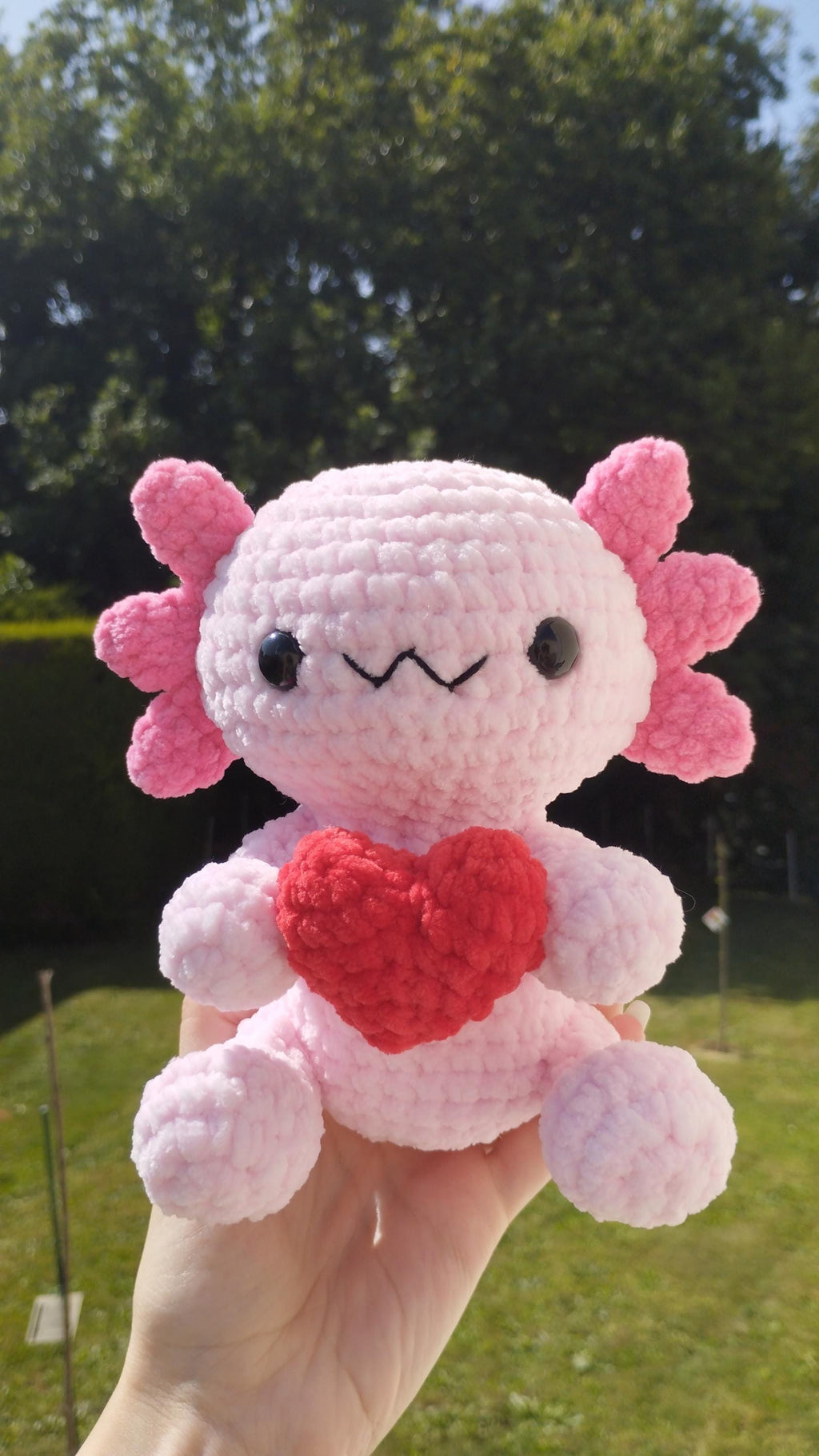 Peluche axolotl cœur au crochet